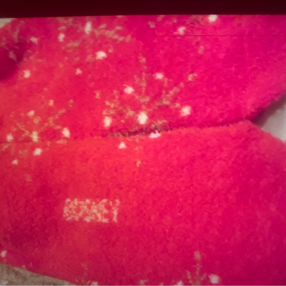 COZY Pooh Bear Fuzzy Socks Set 2 pr One Bear Design Other Snowflake NEW NWT - Picture 3 of 4